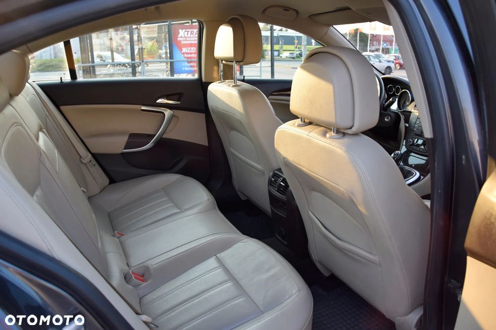 Opel Insignia 2.0 CDTI - 11