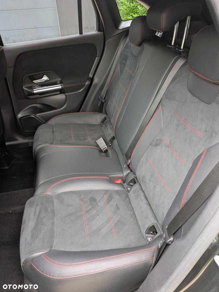 Mercedes-Benz GLA - 23