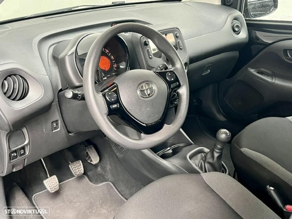 Toyota Aygo x-business - 15