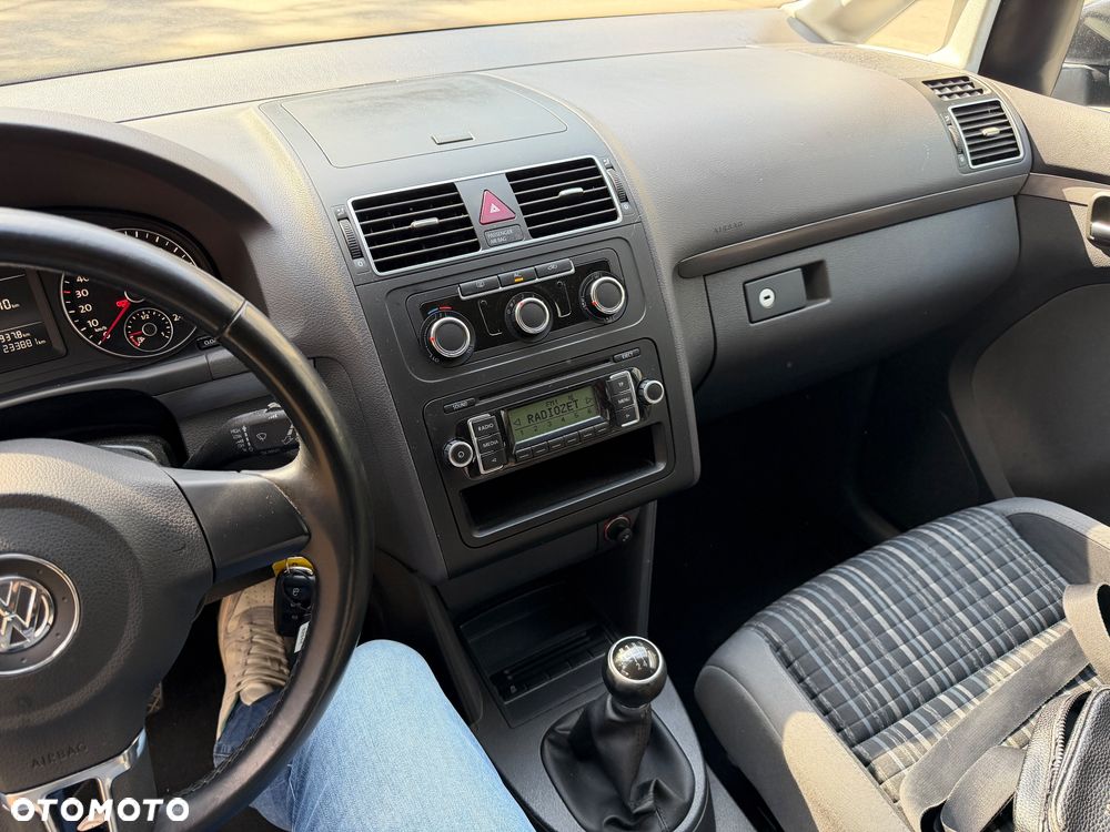 Volkswagen Touran - 17