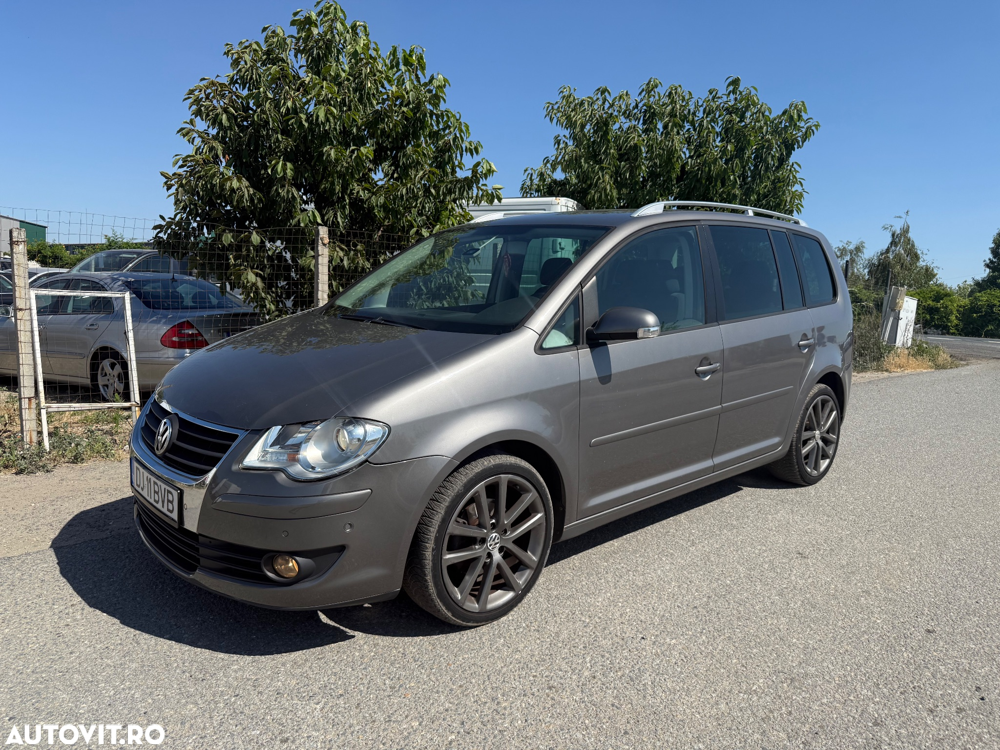 Volkswagen Touran 1.9 TDI DPF Trendline DSG - 6
