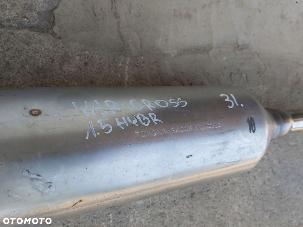 Toyota Yaris IV Cross 1,5 tłumik środkowy katalizator A65 - 5