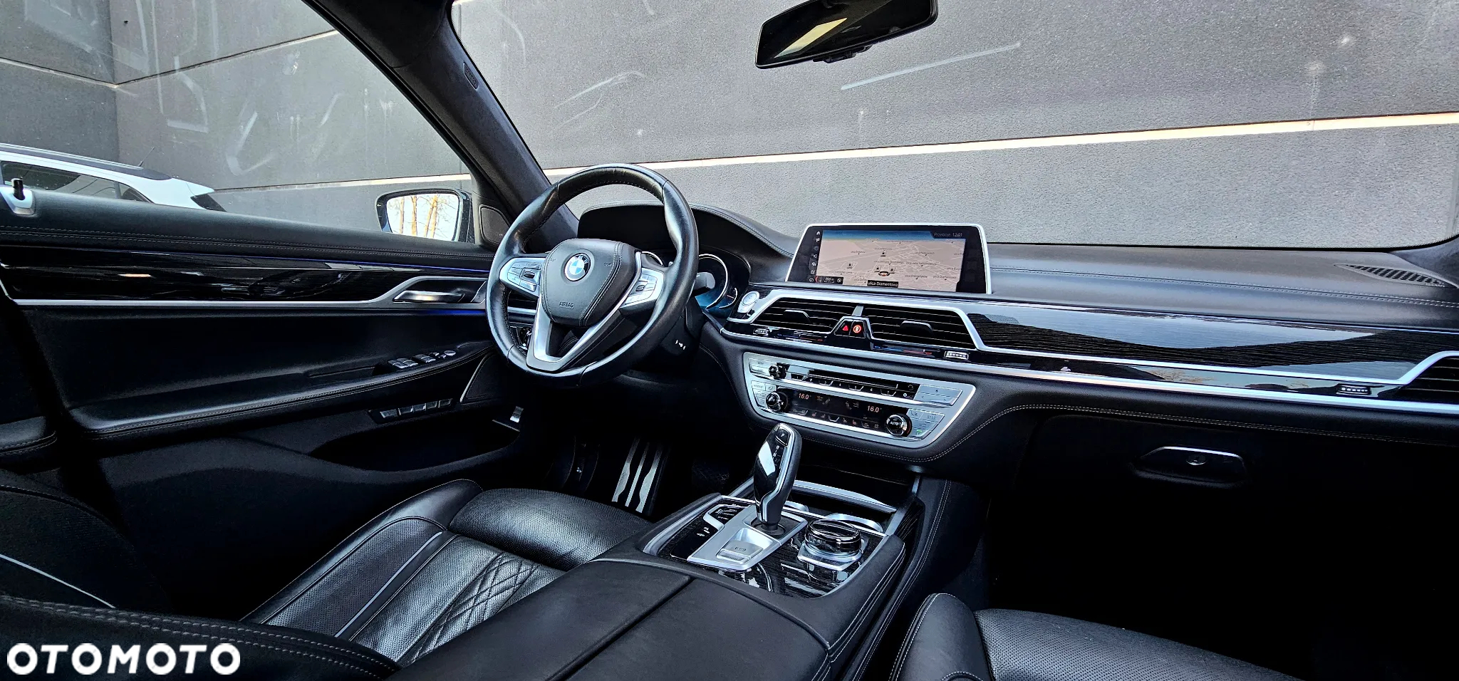 BMW Seria 7 750i xDrive - 16