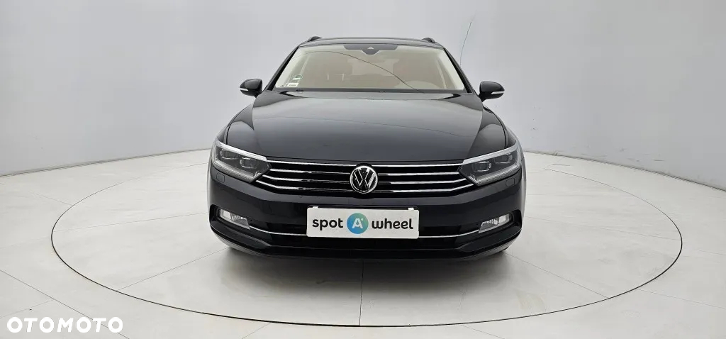 Volkswagen Passat - 8