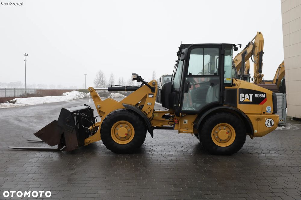 Caterpillar CAT 906M - 12