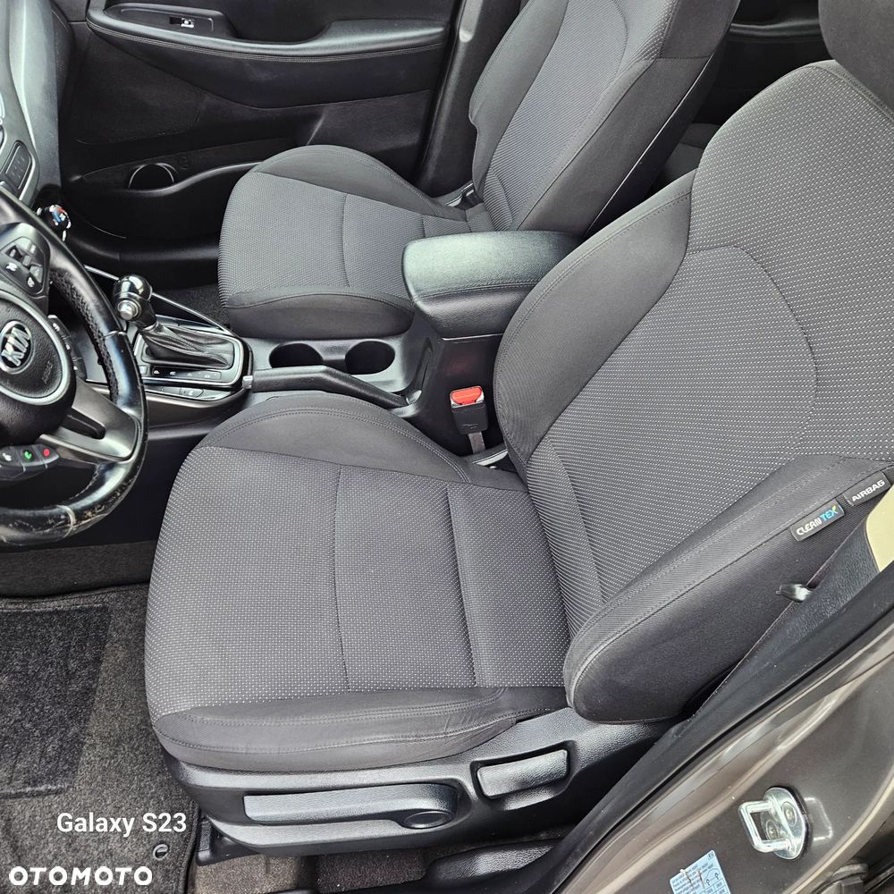 Kia Carens 1.7 CRDi 141 Dream Team Edition - 15