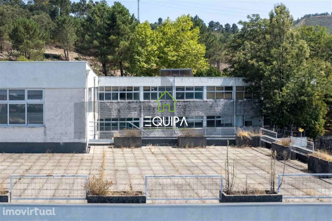 Edificio educacional - Antigo Colégio de Vizela - Freguesia de Santa - Grande imagem: 3/20