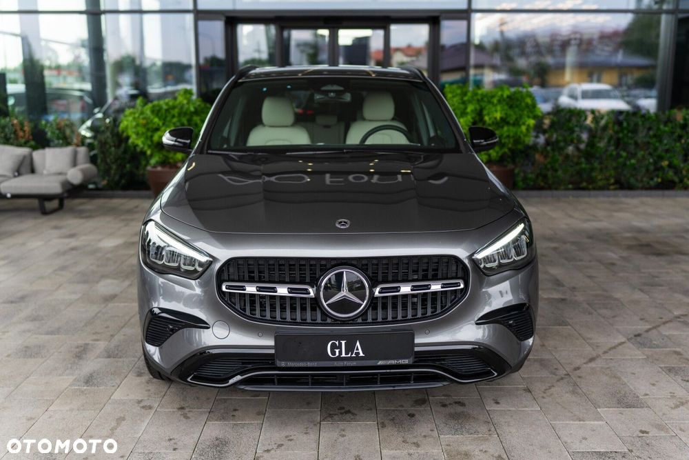 Mercedes-Benz GLA - 2