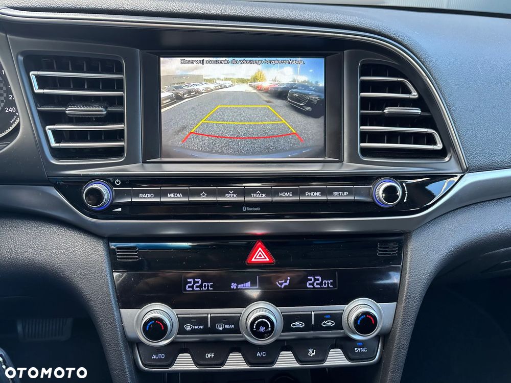 Hyundai Elantra 1.6 Comfort - 11
