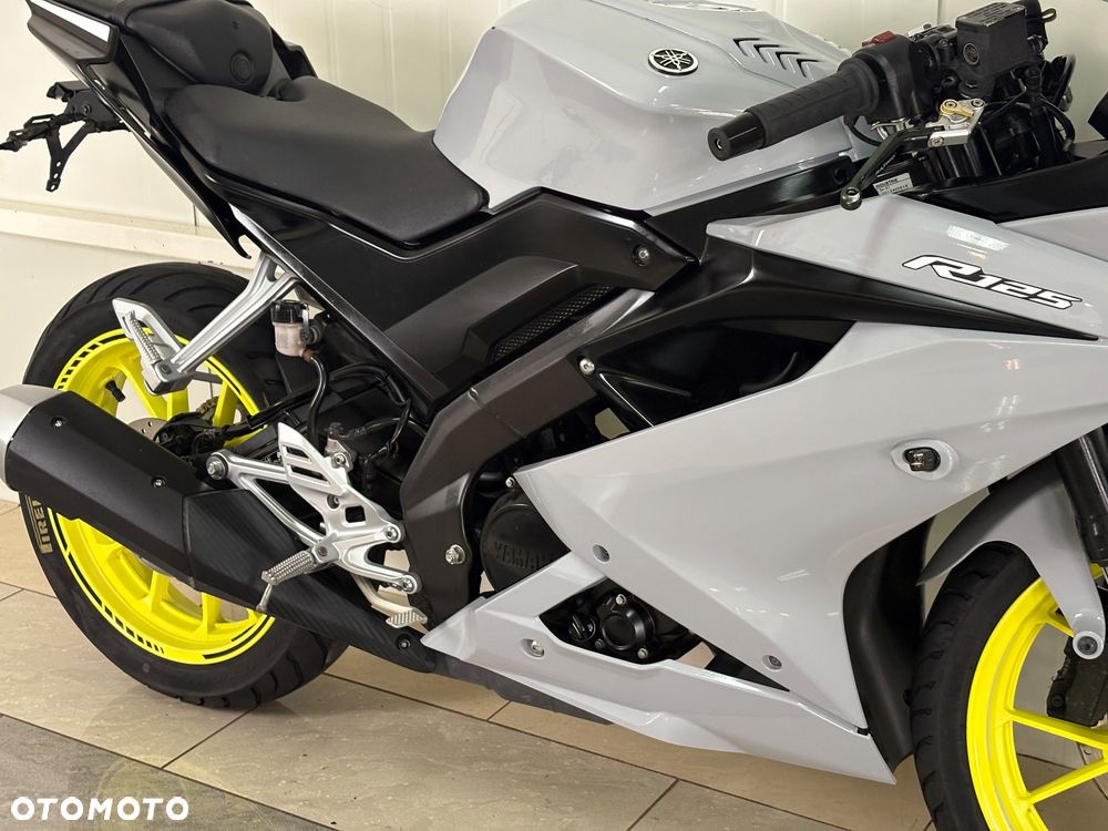 Yamaha YZF - 9