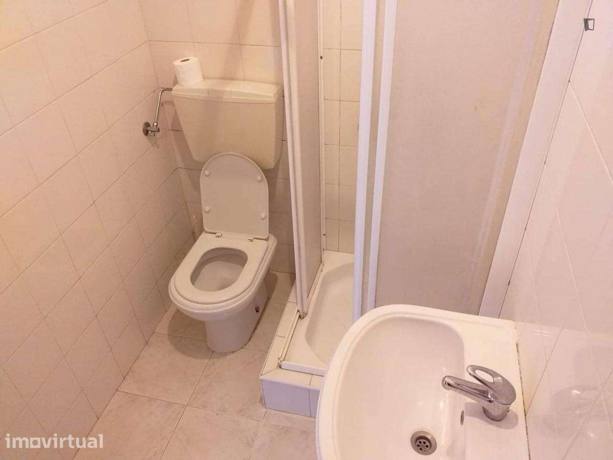 Quarto - localizado em Lisbon - Grande imagem: 5/6