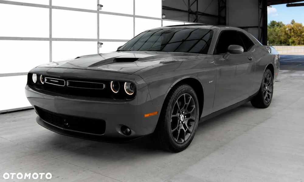 Dodge Challenger - 2
