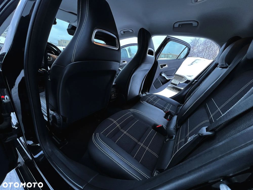 Mercedes-Benz GLA 200 7G-DCT Style - 21