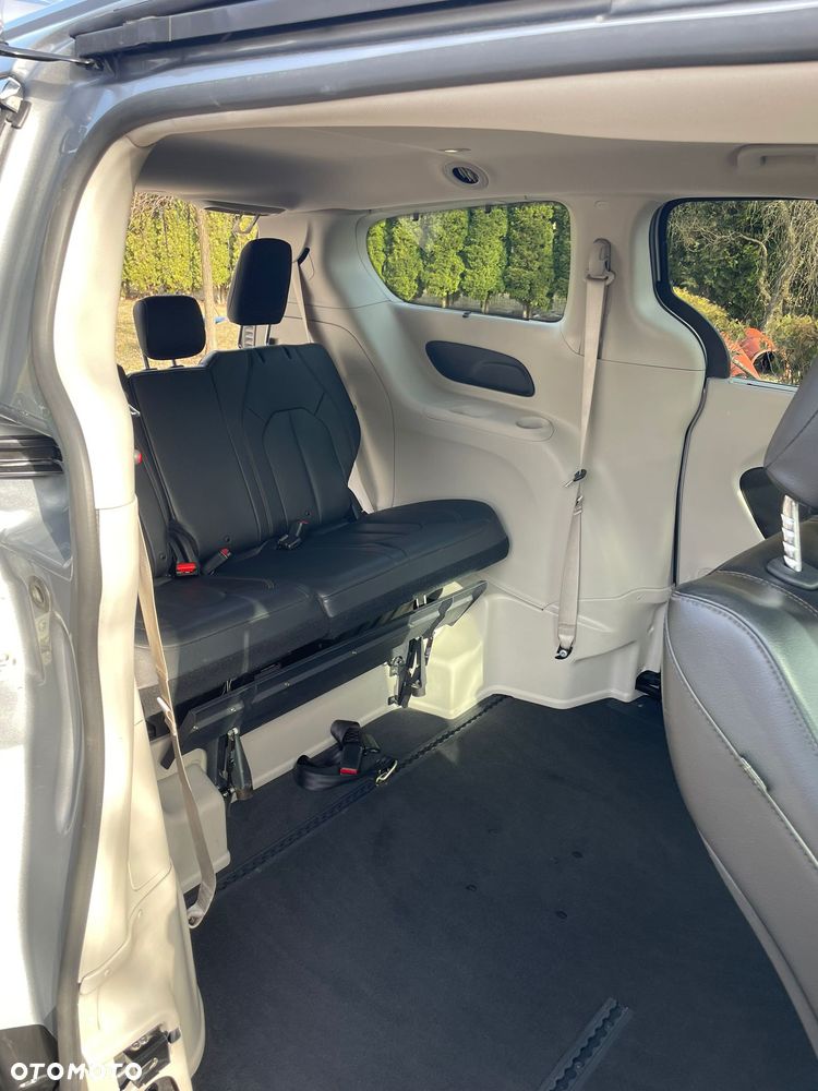 Chrysler Pacifica - 7