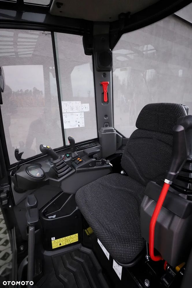 Case CX18D nowa nieużywana od autoryzowanego dealera - 8