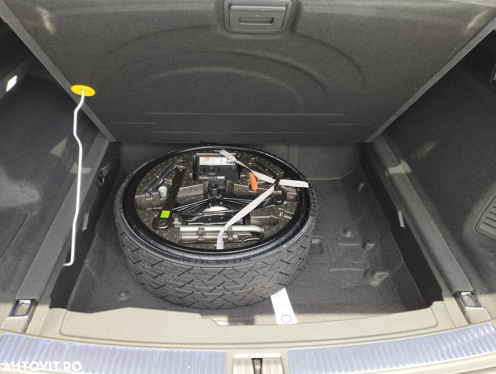 Volkswagen Touareg V6 TDI 4MOTION Elegance - 12