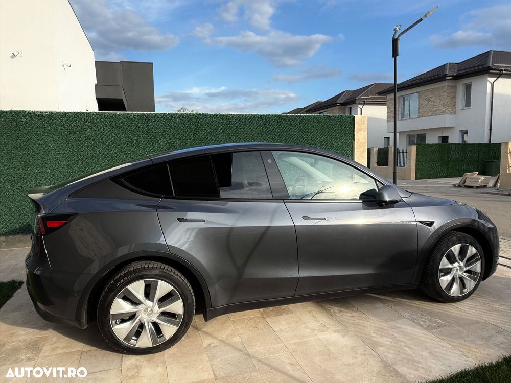 Tesla Model Y - 2