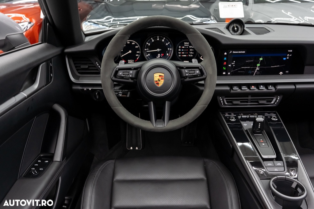 Porsche 911 Carrera Cabriolet PDK - 11