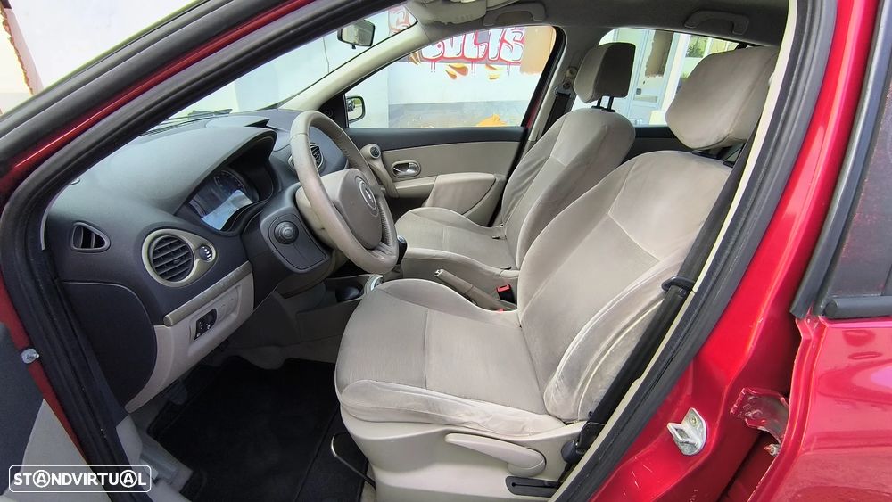 Renault Clio 1.2 16V Confort Privilège - 8