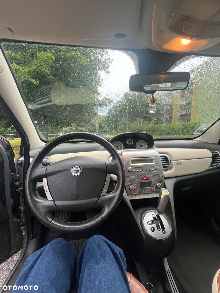 Lancia Ypsilon - 5