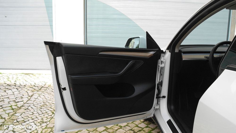 Tesla Model Y Long Range Tração Integral - 29