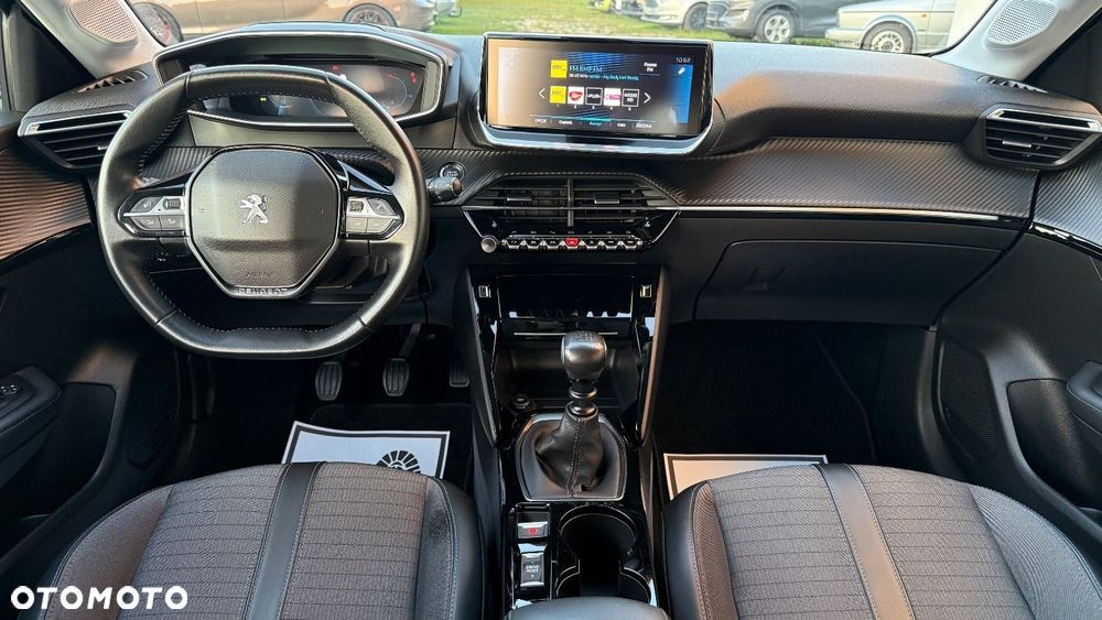 Peugeot 208 - 18