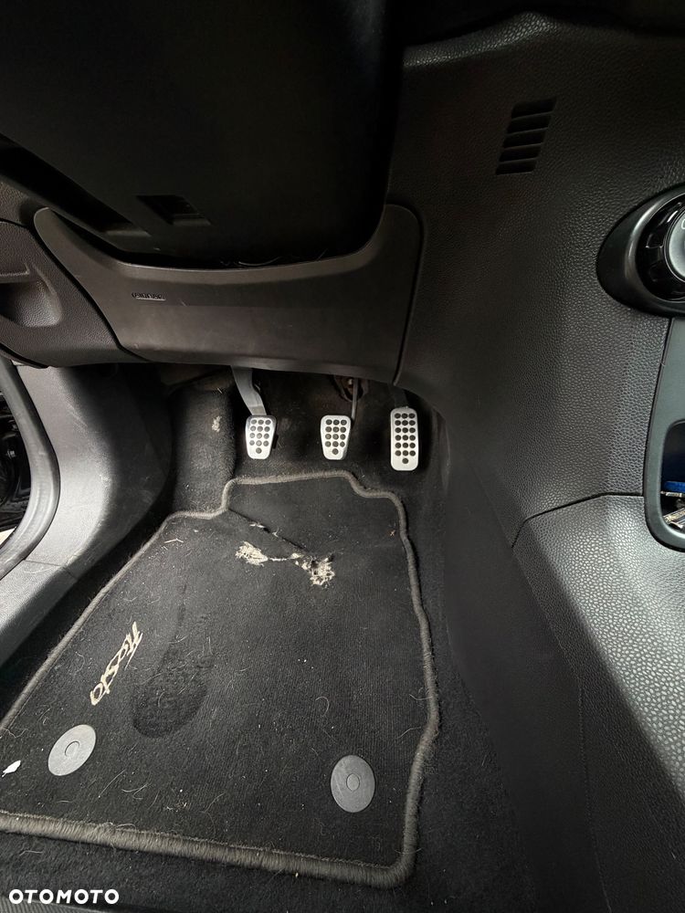 Ford Fiesta - 25