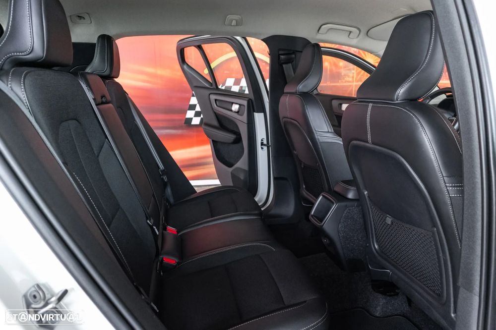 Volvo XC 40 2.0 D3 Momentum Plus Geartronic - 29