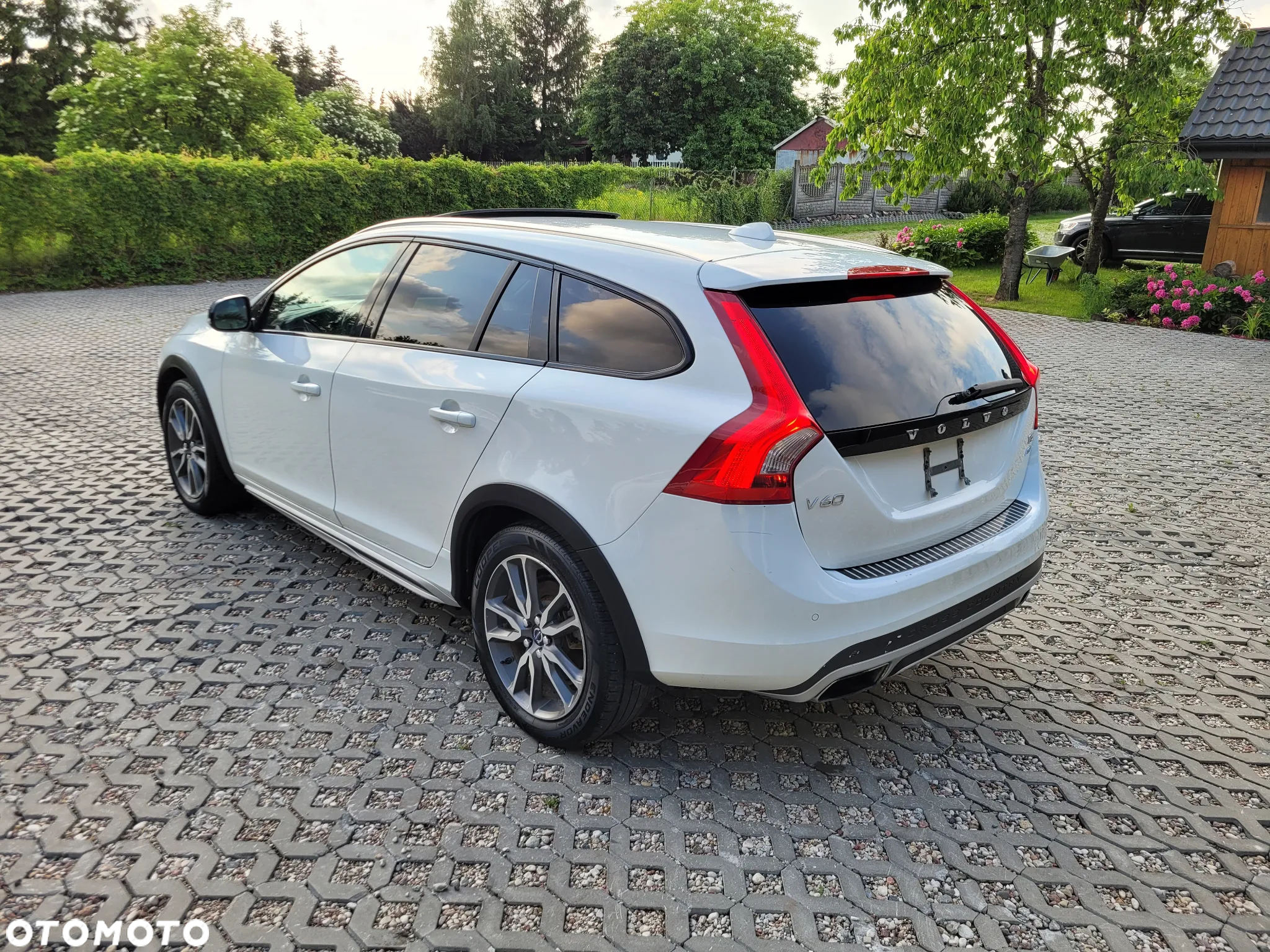 Volvo V60 Cross Country T5 AWD Momentum - 4
