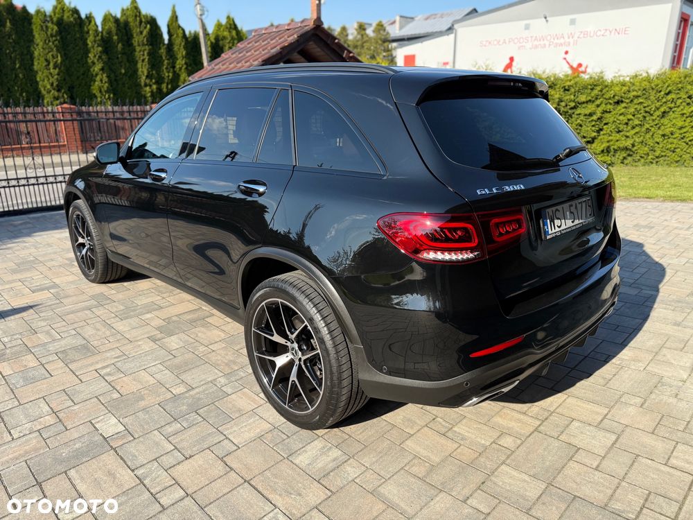 Mercedes-Benz GLC 300 4Matic 9G-TRONIC AMG Line Plus - 9