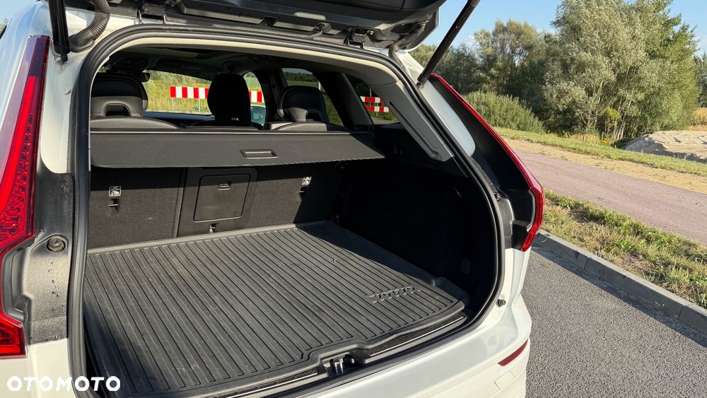 Volvo XC 60 B5 B Momentum - 19