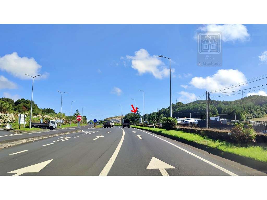 Amplo TERRENO em zona Industrial com potencial construtivo - Pico d... - Grande imagem: 2/18