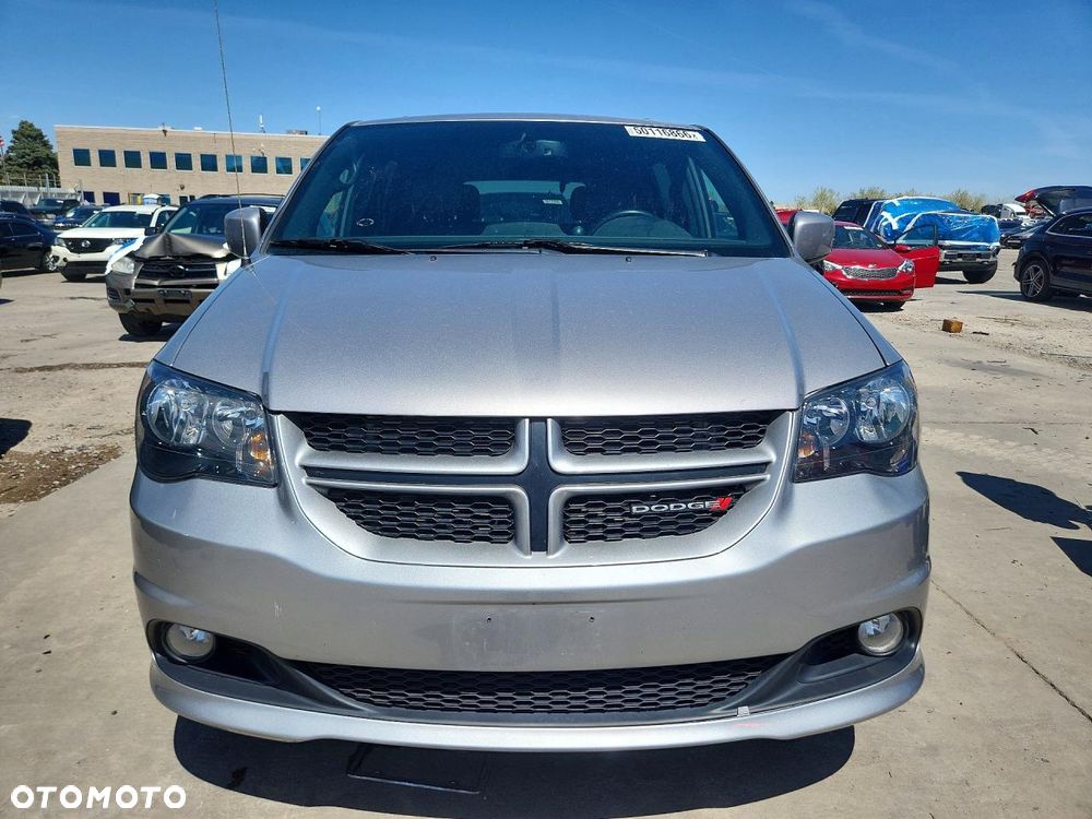 Dodge Grand Caravan - 6