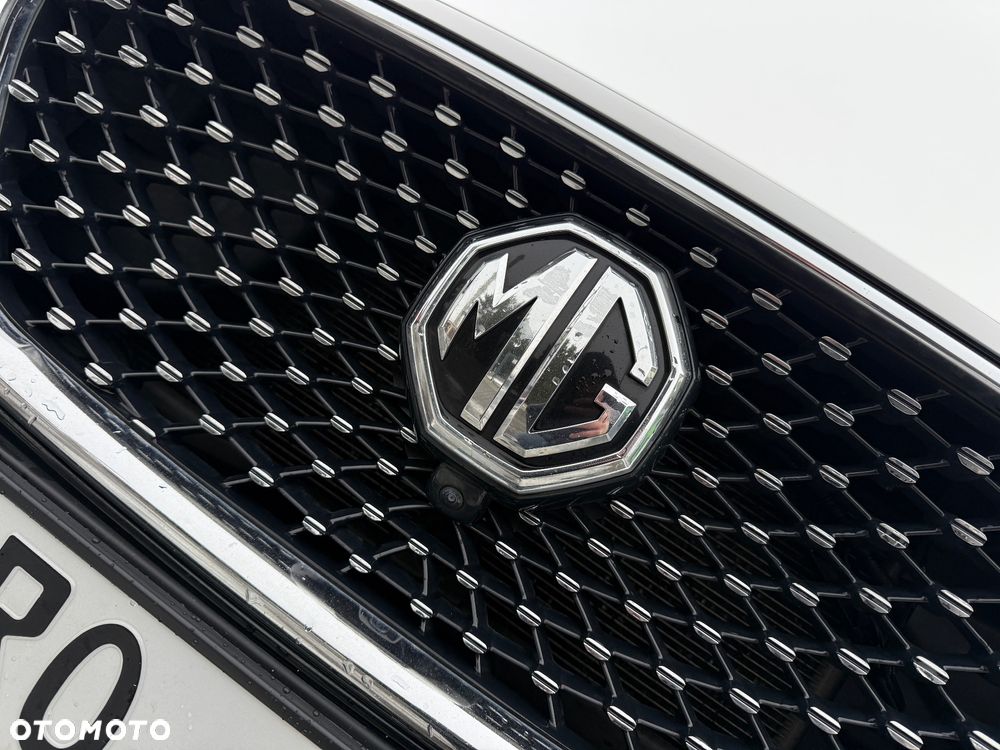 MG EHS Luxury - 18
