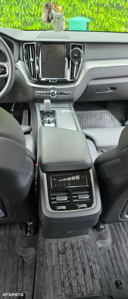Volvo XC 60 B4 D Plus Dark - 2