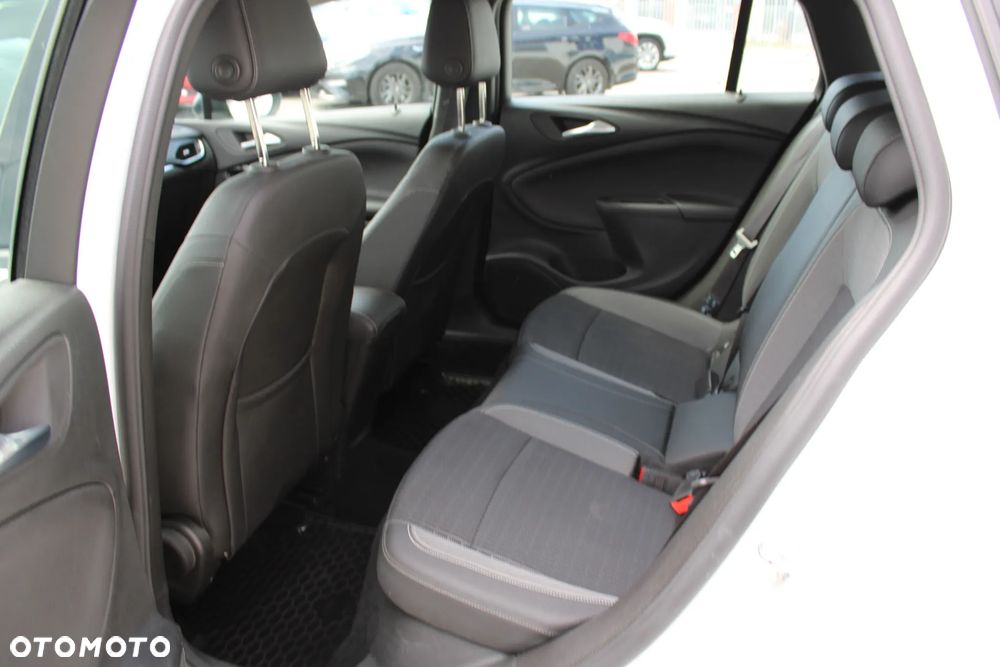 Opel Astra 1.2 T Elegance S&S - 11