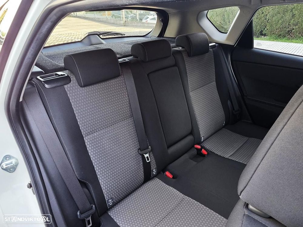 Toyota Auris 1.4 D-4D Comfort+Pack Techno - 27