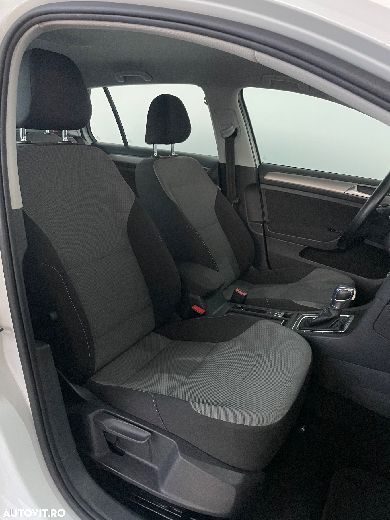 Volkswagen e-Golf - 30