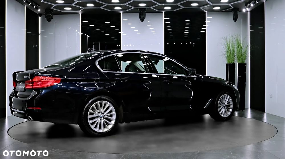 BMW Seria 5 530e xDrive Luxury Line - 9