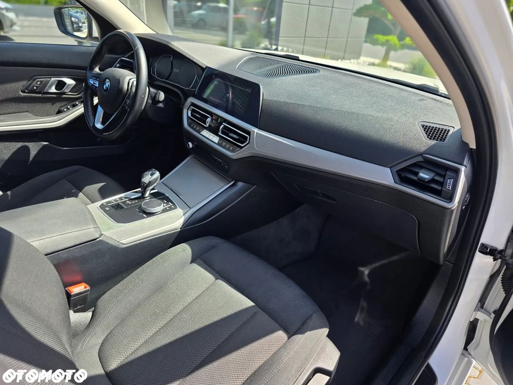 BMW Seria 3 318i Sport - 21