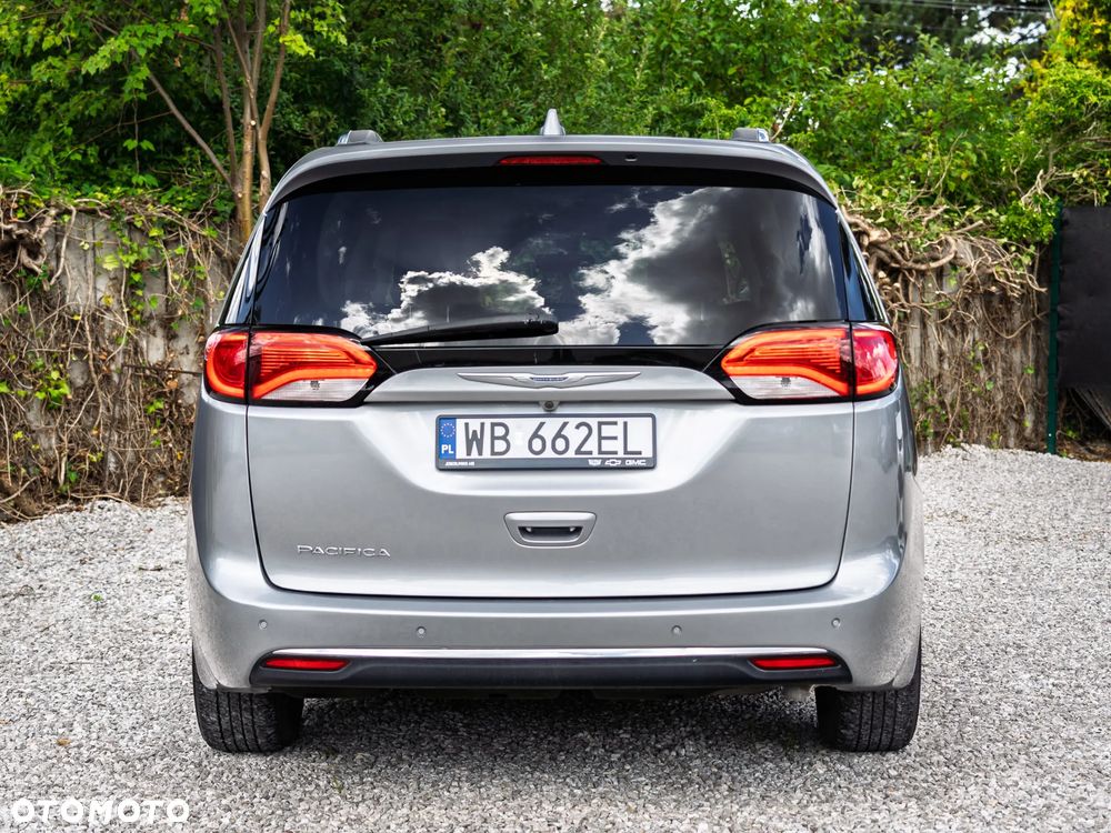 Chrysler Pacifica - 4