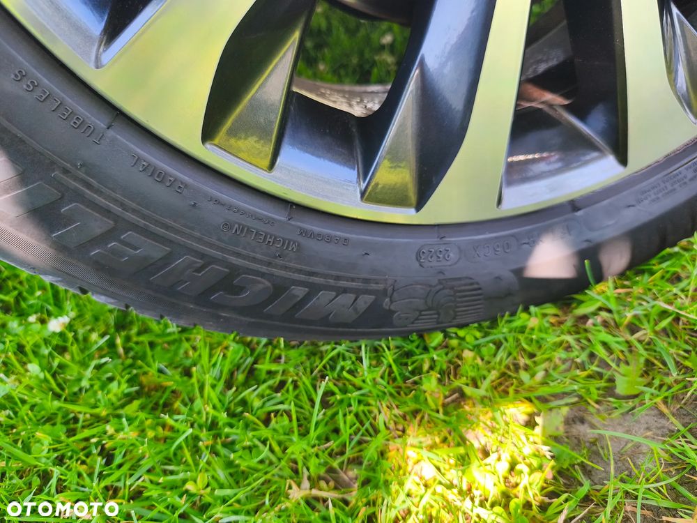 Subaru Forester 2.0 XT Platinum Lineartronic - 23