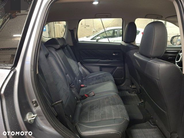 Mitsubishi Outlander Instyle NAVI + - 10