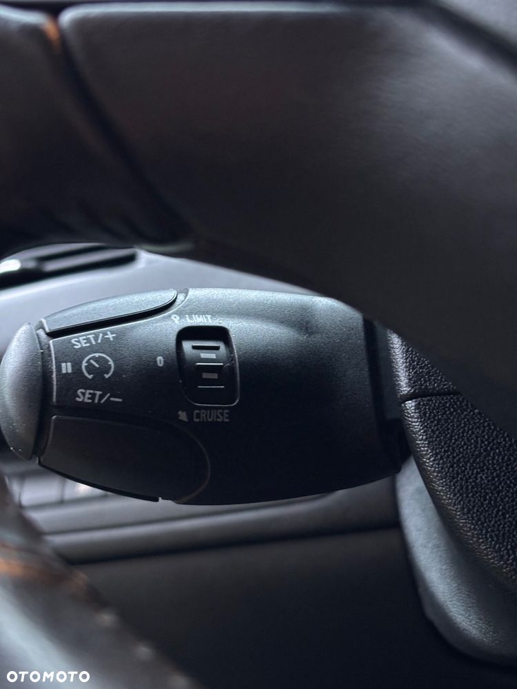 Peugeot 208 1.6 BlueHDi Allure S&S - 27