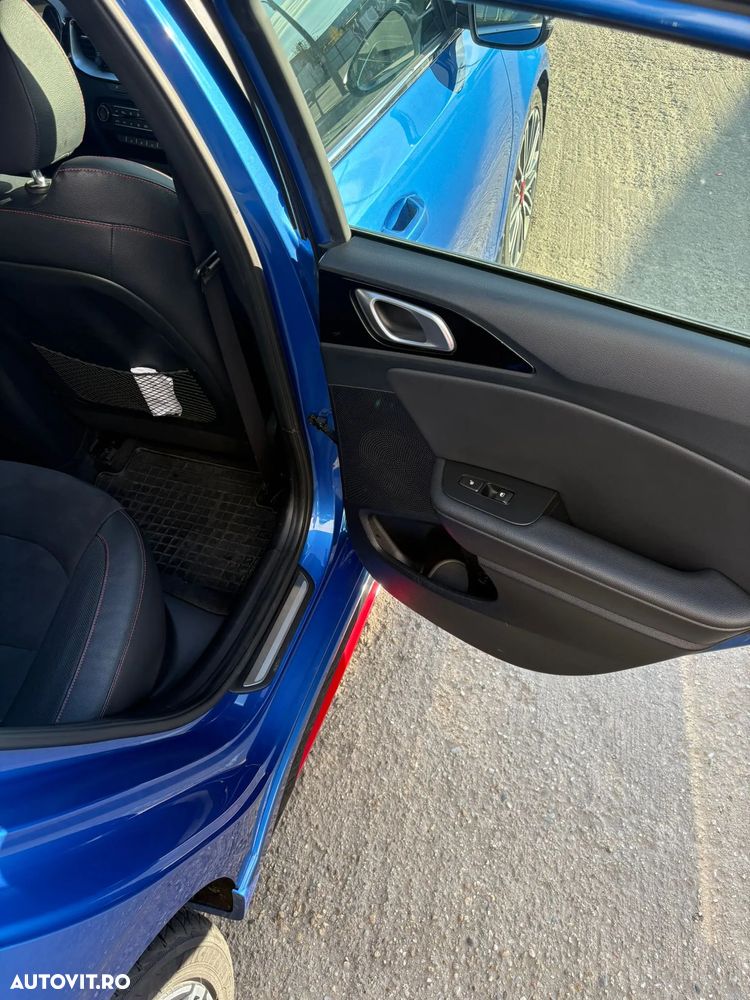 Kia Ceed 1.6 T-GDI 7DCT GT - 17