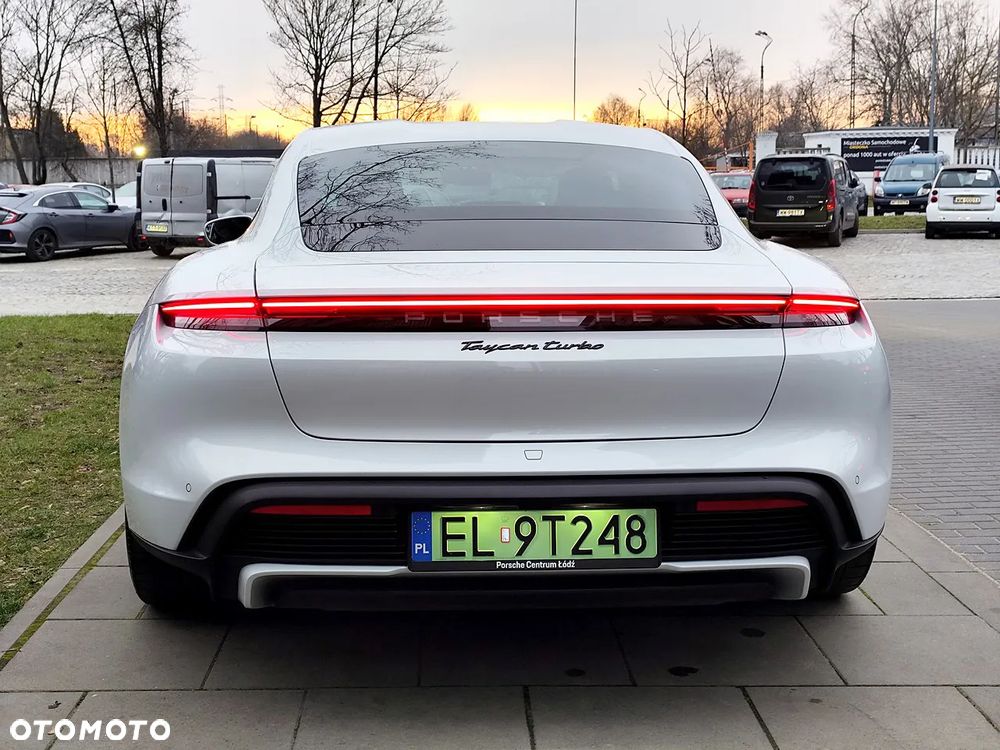Porsche Taycan - 37