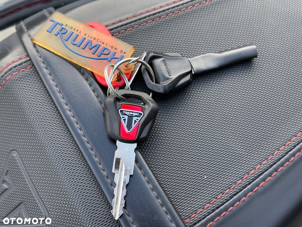 Triumph Street Triple - 32
