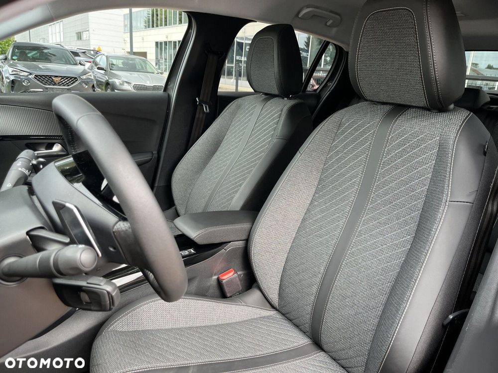 Peugeot 208 - 13