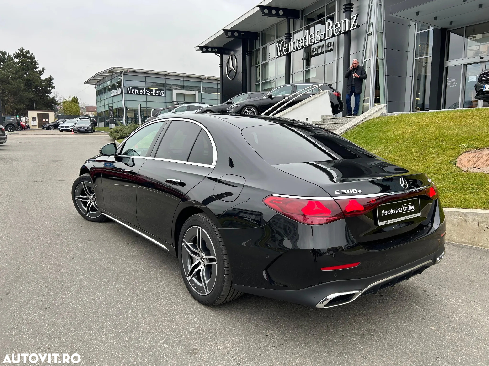 Mercedes-Benz E 300e 4Matic 9G-TRONIC - 13