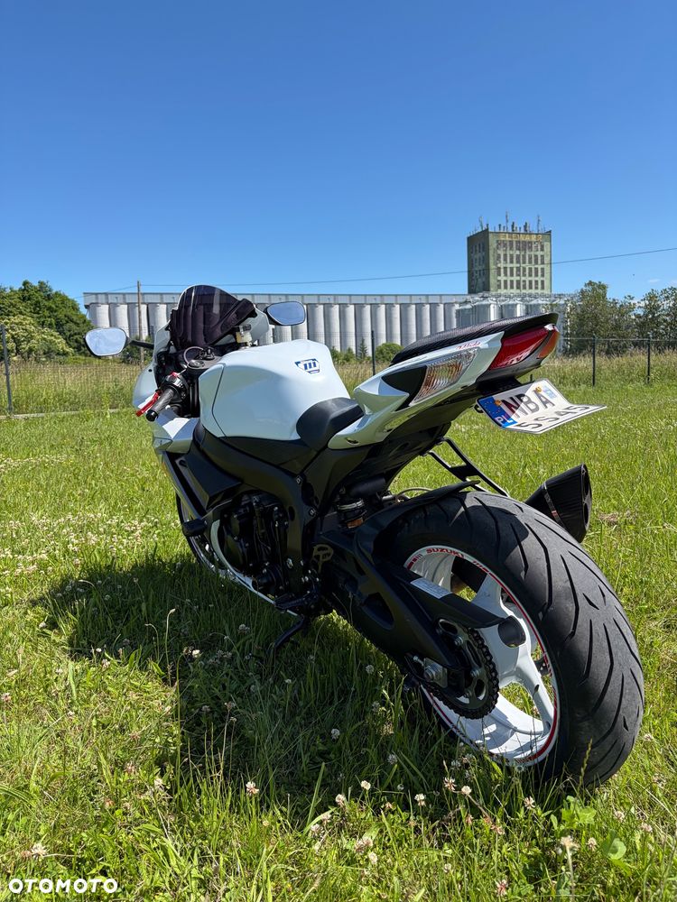 Suzuki GSX-R - 6